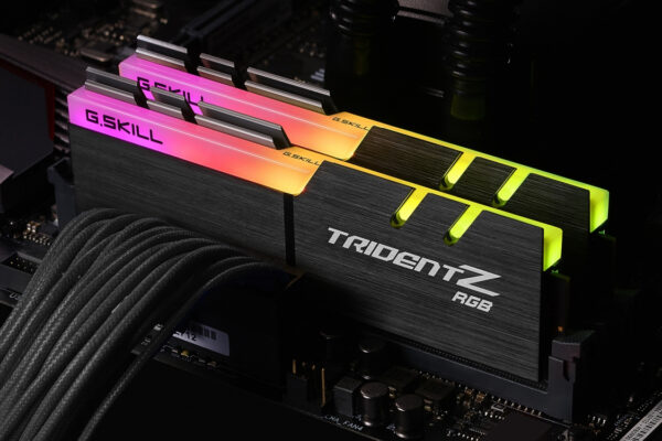 Zestaw pamięci G.SKILL TridentZ RGB F4-3600C17D-32GTZR (DDR4 DIMM; 2 x 16 GB; 3600 MHz; CL17)